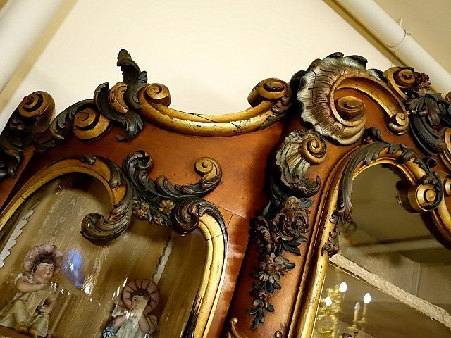 Baroque-style Castle Display Case -photo-7