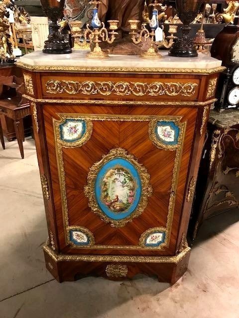 Meuble en bois de rose et porcelaine de Sèvres-photo-2