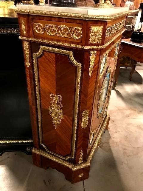 Meuble en bois de rose et porcelaine de Sèvres-photo-3