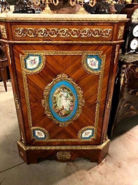Meuble en bois de rose et porcelaine de Sèvres-photo-6