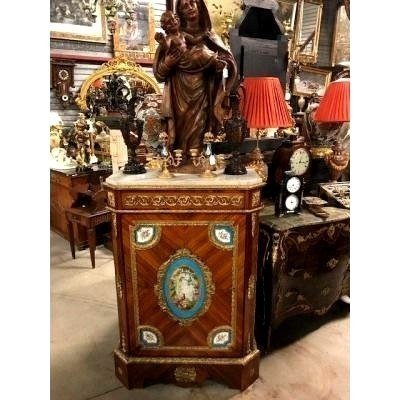 Meuble en bois de rose et porcelaine de Sèvres