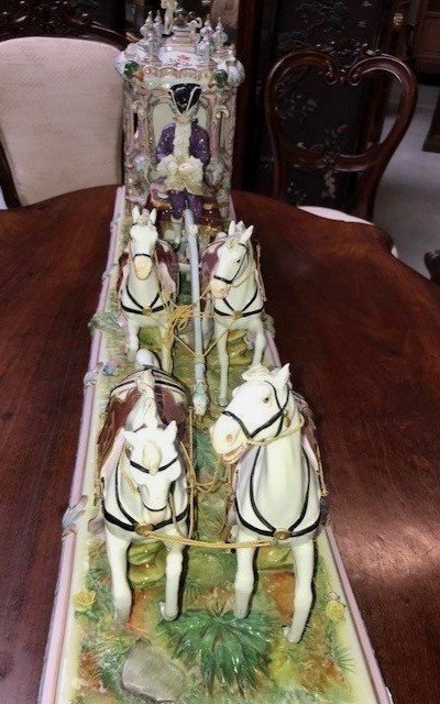 Carosse à chevaux en porcelaine -photo-3