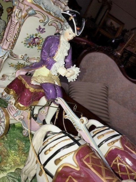 Carosse à chevaux en porcelaine -photo-7