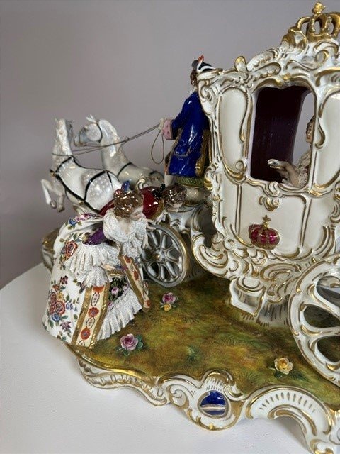 A Magnificent German Porcelain Carriage-photo-4