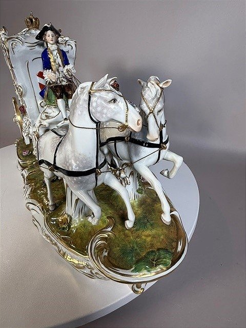 A Magnificent German Porcelain Carriage-photo-3
