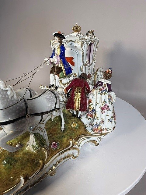 A Magnificent German Porcelain Carriage-photo-4