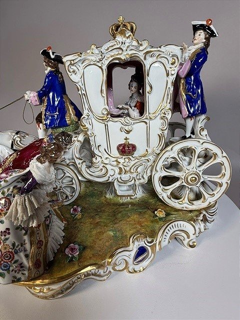A Magnificent German Porcelain Carriage-photo-6