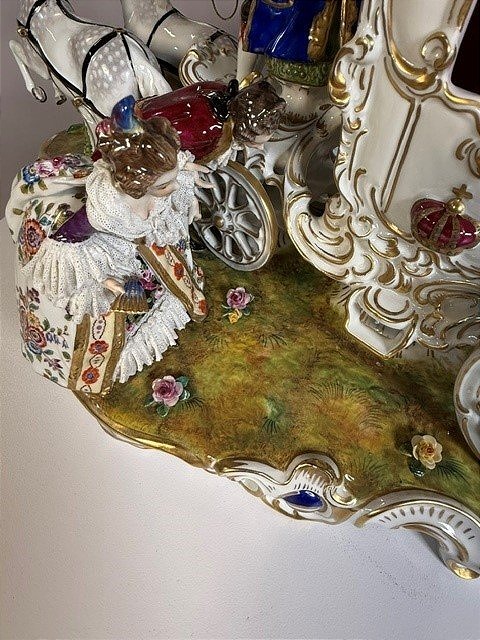 A Magnificent German Porcelain Carriage-photo-7