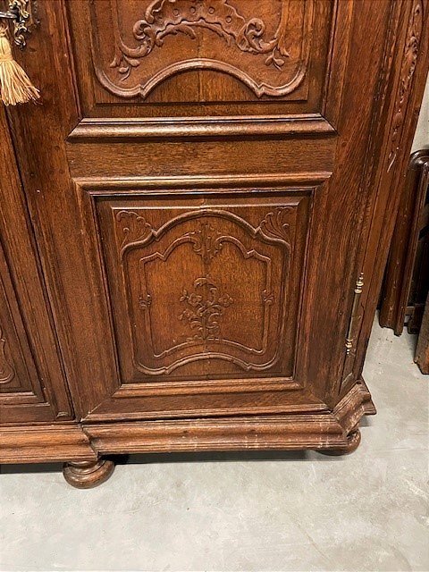 A Wardrobe With An 18th-century Clock-photo-4