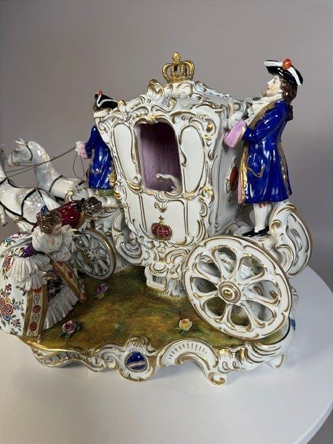 A Magnificent And Large Porcelain Carriage -photo-3
