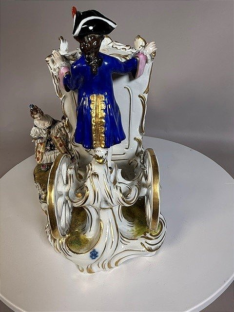 A Magnificent And Large Porcelain Carriage -photo-8