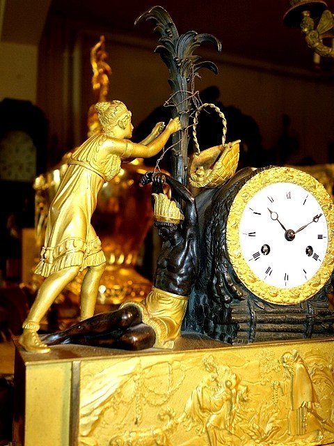 Au Bon Sauvage Clock-photo-3