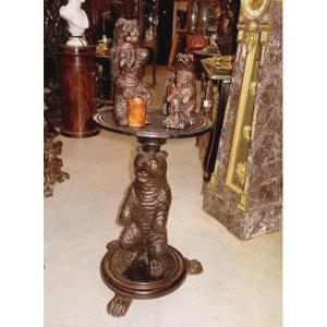 Table de tabac en bois sculpté