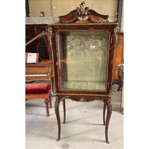 Vitrine aux espagnolettes