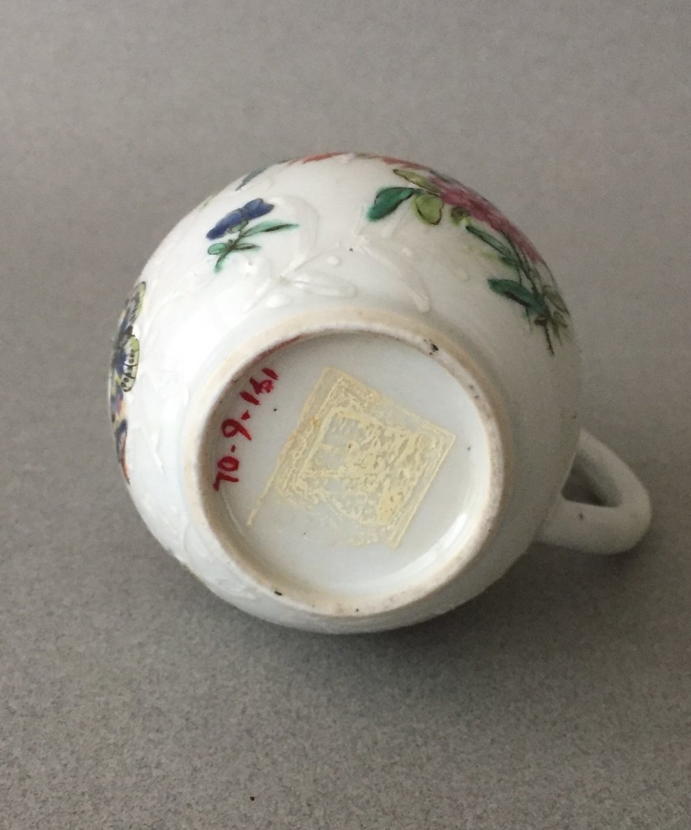 China:  18 Century Porcelain  Milk Jug  Over Decorated In London-photo-1