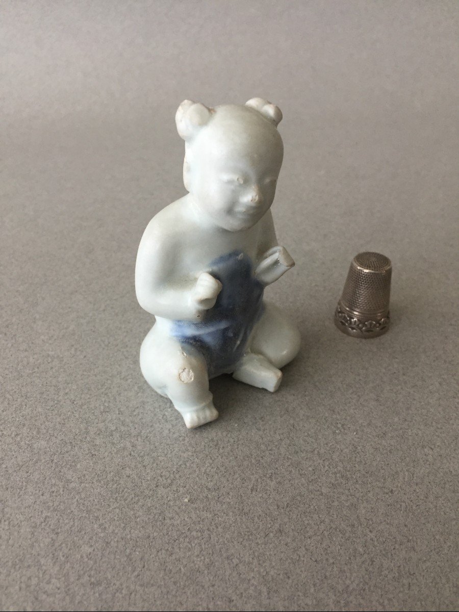 Chine - Ca Mau Cargo: Figurine jeune garçon assis 18ème siècle-photo-2