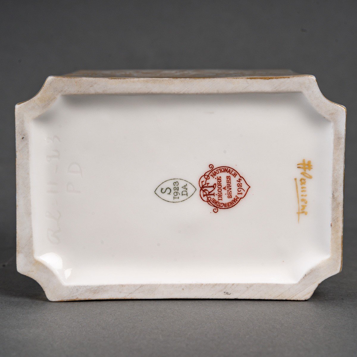 Sèvres Porcelain Tea Box, 1924 -photo-5