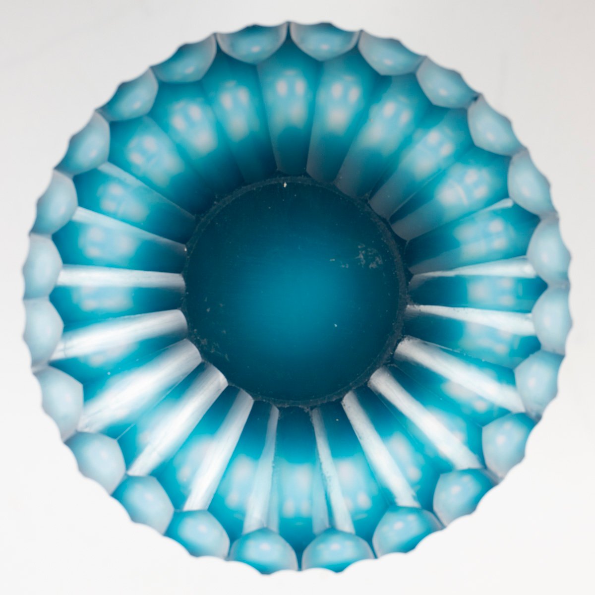 BACCARAT: Flacon en opaline bleu et blanc en nid d’abeille, époque Charles X-photo-4