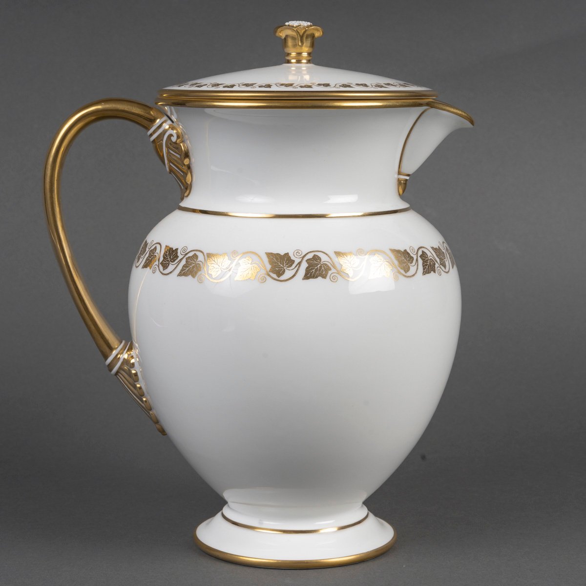 Pot à décoction de la manufacture Royale de Sèvres, daté 1847-photo-3