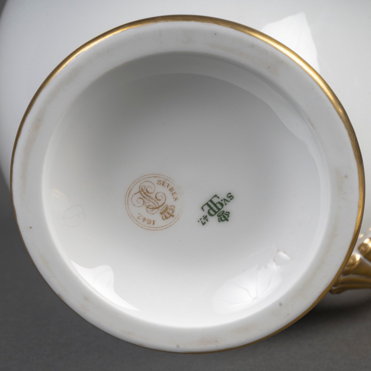 Pot à décoction de la manufacture Royale de Sèvres, daté 1847-photo-5