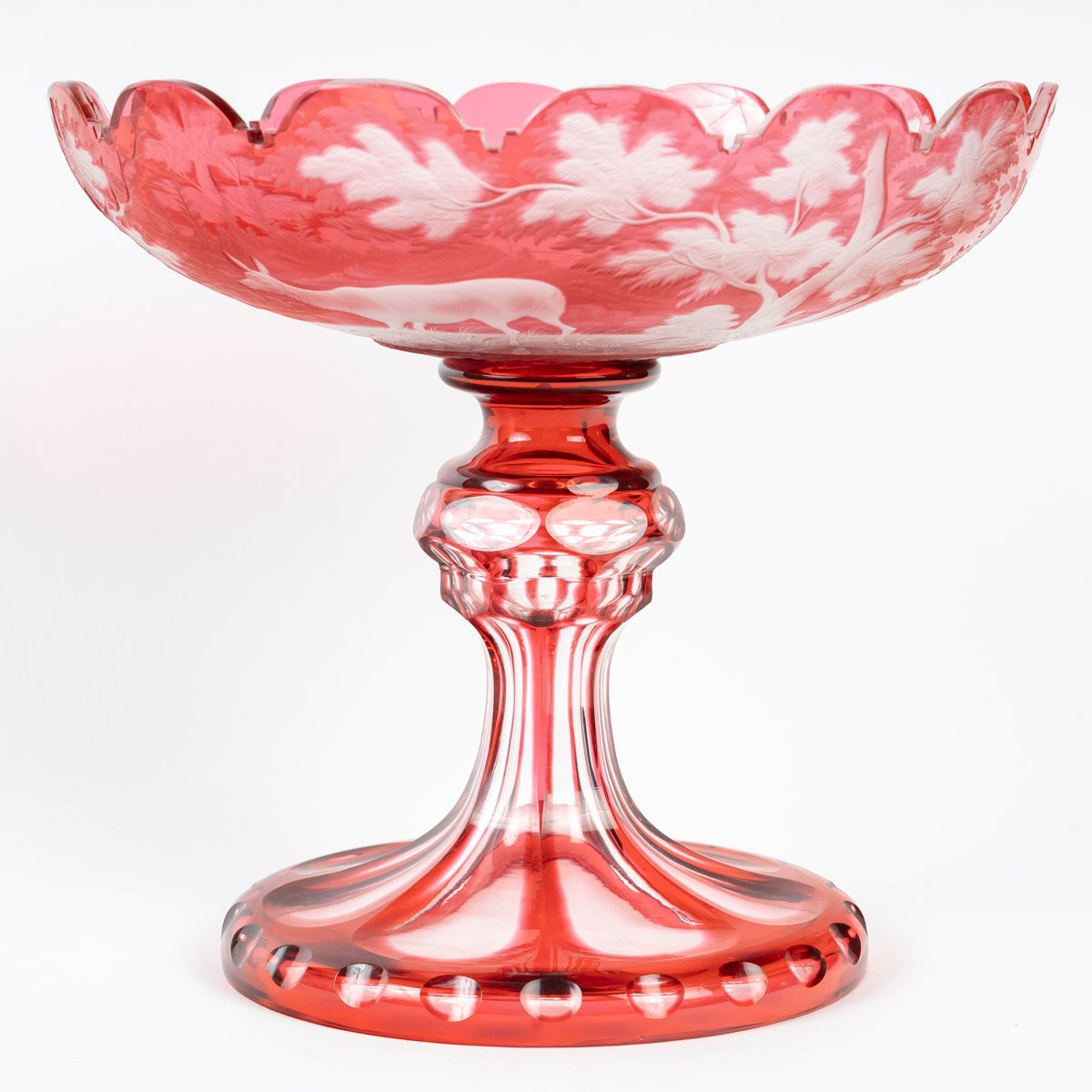 BOHÊME : GRANDE TAZZA EN VERRE DOUBLÉ GRAVÉ À LA ROUE, XIXe SIÈCLE-photo-2
