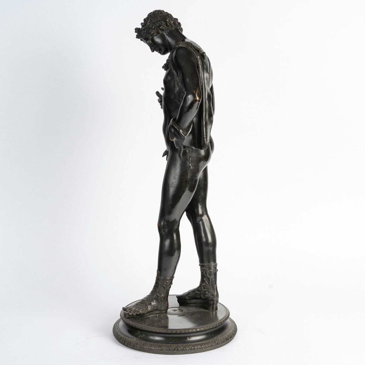 Bronze du grand tour d'après l'Antique, Jeune éphèbe nu représentant Narcisse.-photo-2