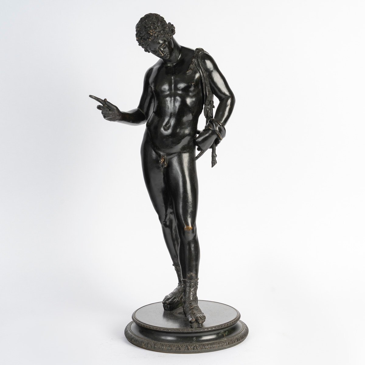 Bronze du grand tour d'après l'Antique, Jeune éphèbe nu représentant Narcisse.-photo-4