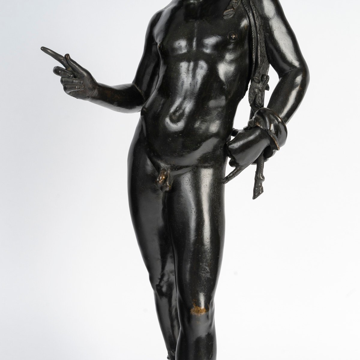 Bronze du grand tour d'après l'Antique, Jeune éphèbe nu représentant Narcisse.-photo-3