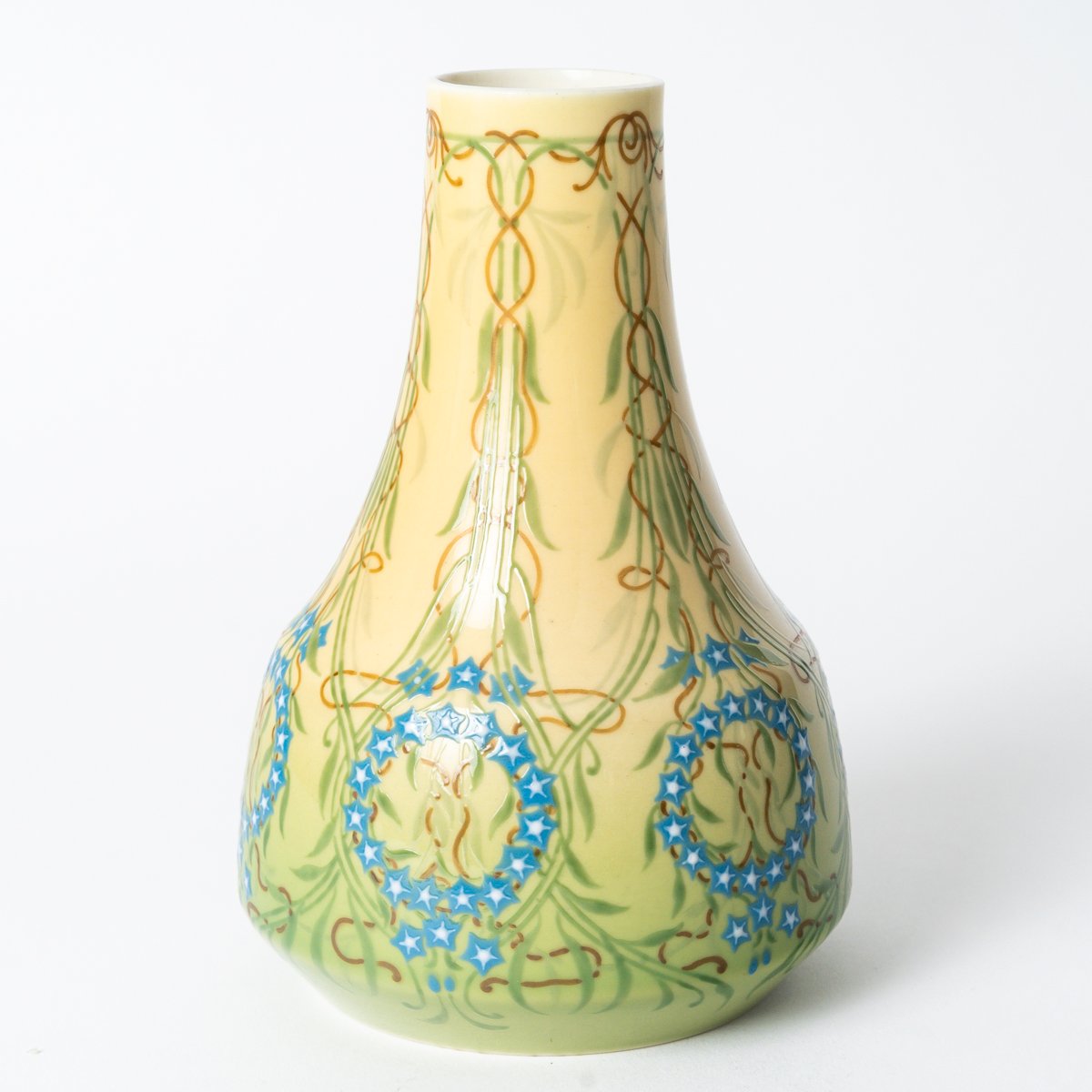 Vase Art Nouveau en pâte sur pâte — Manufacture Nationale de Sèvres, 1904 -photo-3