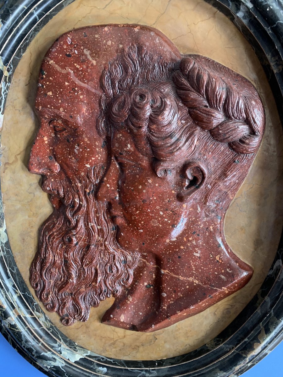 Important médaillon en terre-cuite, au décor à l'antique de trompe-l’œil de porphyre et marbre-photo-3