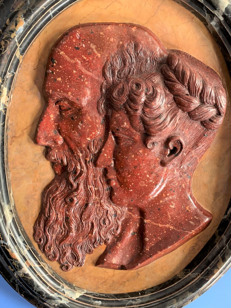Important médaillon en terre-cuite, au décor à l'antique de trompe-l’œil de porphyre et marbre-photo-2
