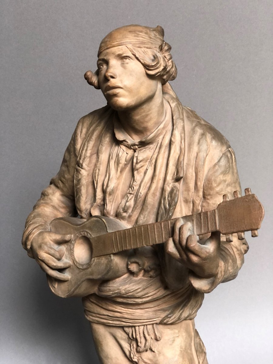 SÈVRES : Sculpture en terre cuite, jeune homme à la guitare, signé V. OMS-photo-4