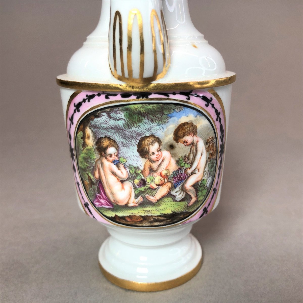 HÖCHST : petite verseuse en porcelaine au décor de putti, 18ème siècle-photo-4