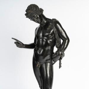 Bronze du grand tour d'après l'Antique, Jeune éphèbe nu représentant Narcisse.