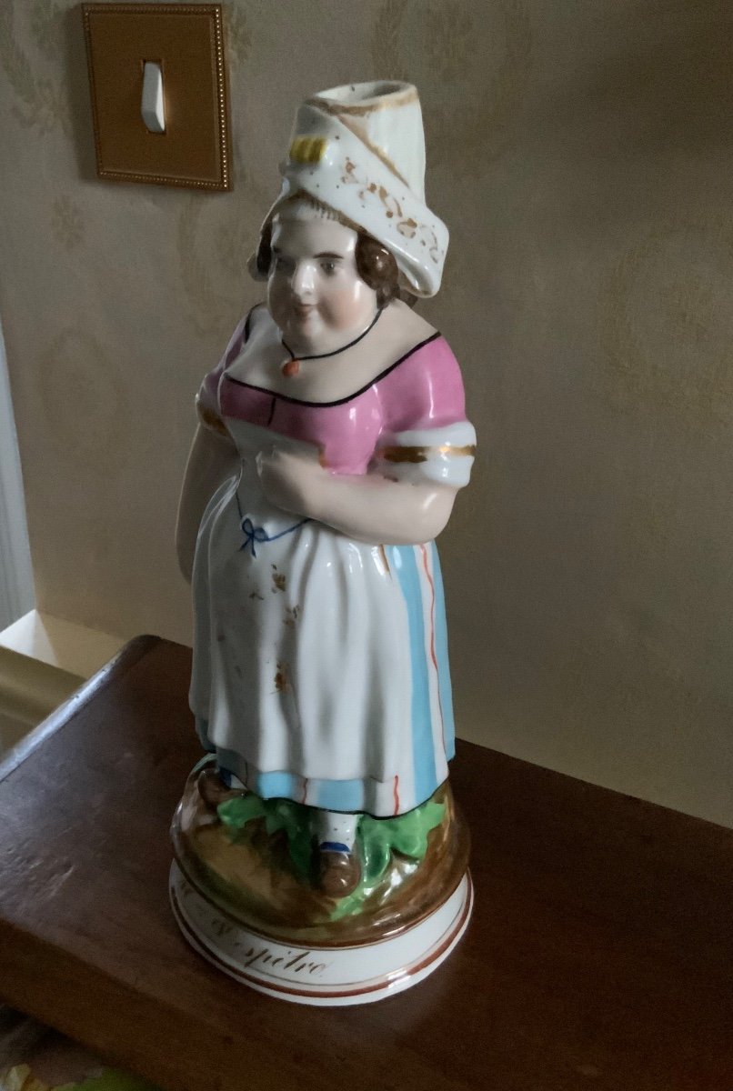 Rare  Bouteille  Anthropomorphe  Intitulée Mme Vespétro-photo-2