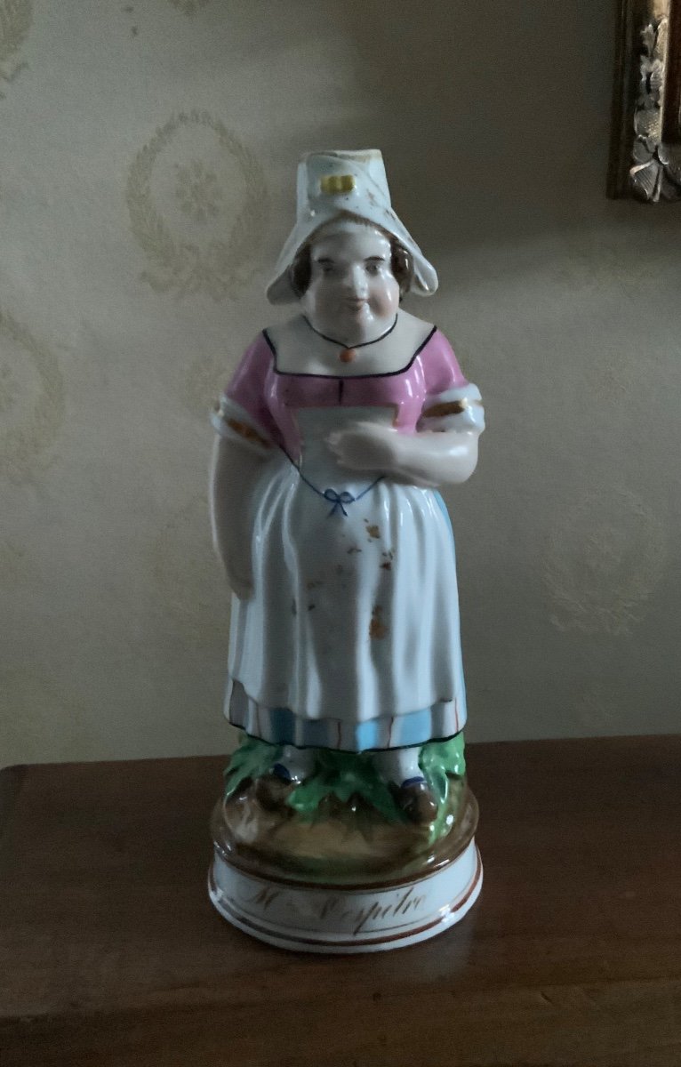 Rare  Bouteille  Anthropomorphe  Intitulée Mme Vespétro