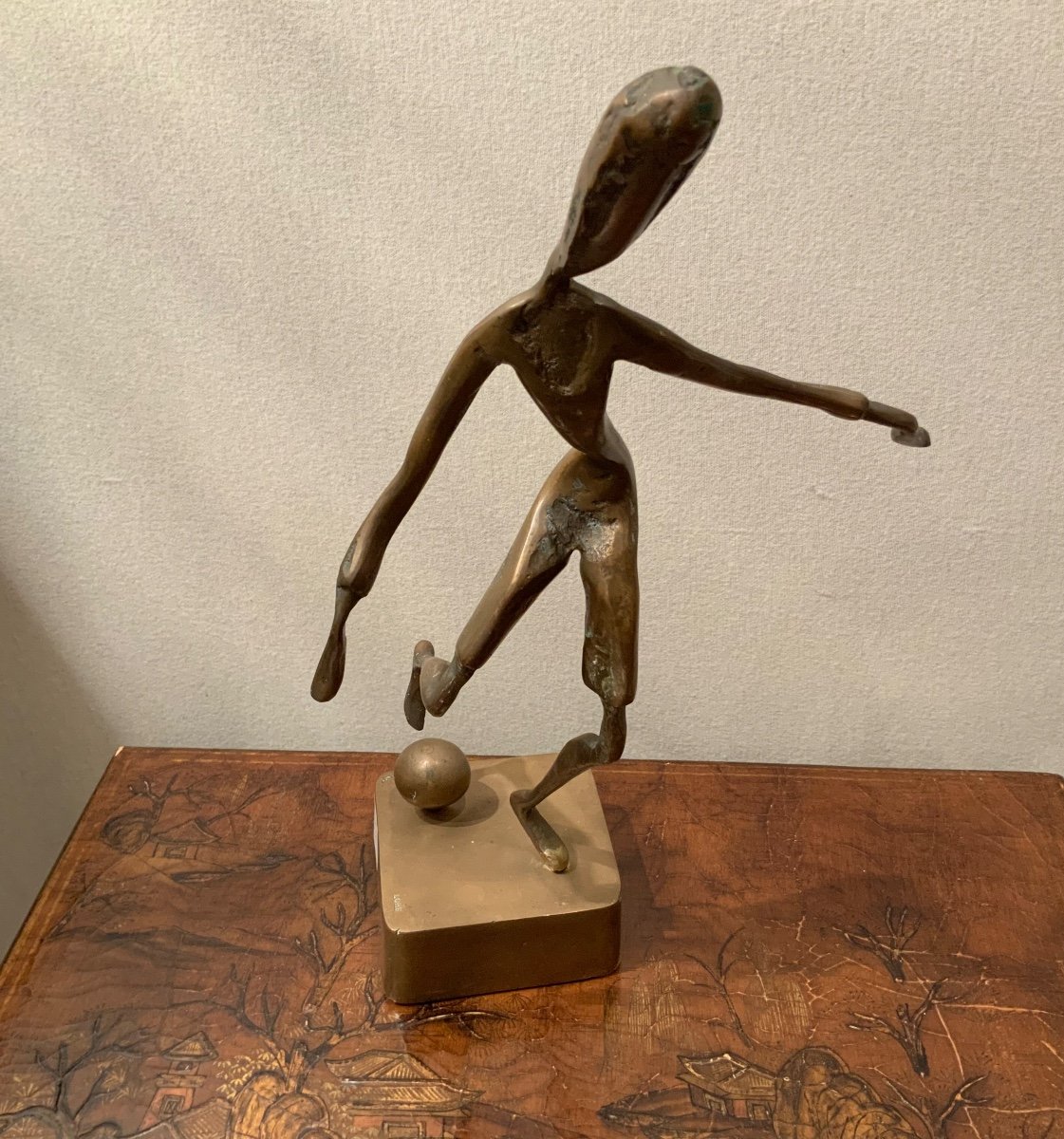Statue Bronze « . Le  Joueur  De  Foot , » Signée. Yves  Lohé.  XXe