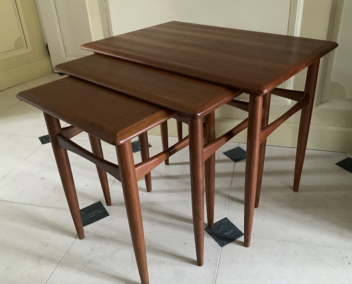 Tables basses  gigognes    en  teck  massif  (Scandinavie  années  60 )