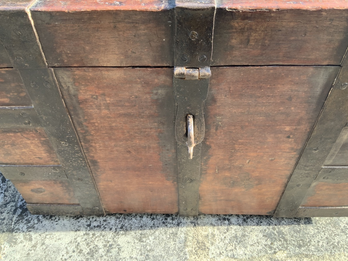 Malle  ou  coffre  de  voyage  bardé  de  fer-photo-1