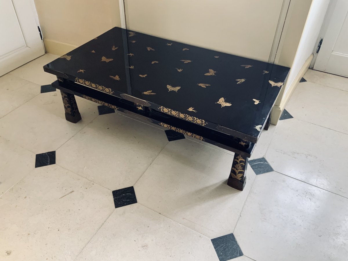 Table Basse En Laque Noire Et Or.  Époque Meiji (1868- 1912 )