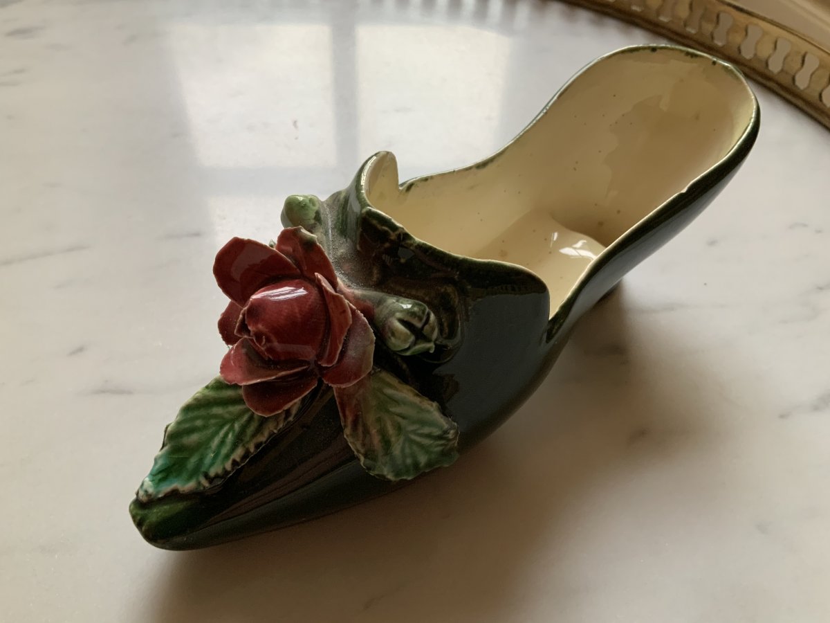 Earthenware De Longchamp, Barbotine Shoe.