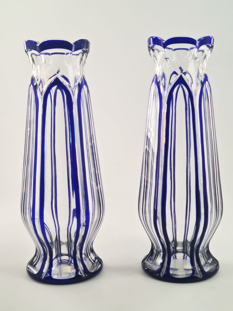  Paire De Vases En Cristal De Saint Louis Doublés Bleus