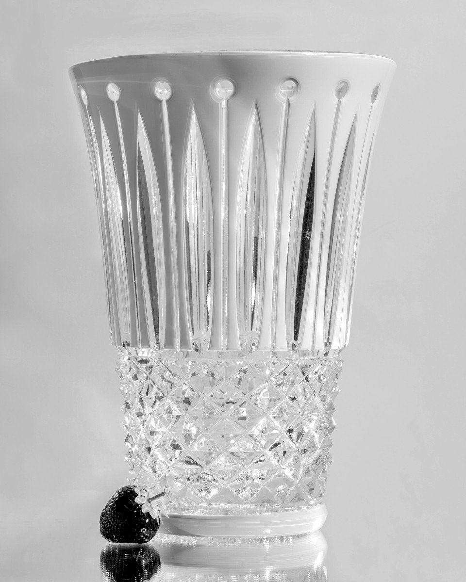 Vase en cristal doublé blanc, modèle Tommyssimo, cristalleries de Saint Louis
