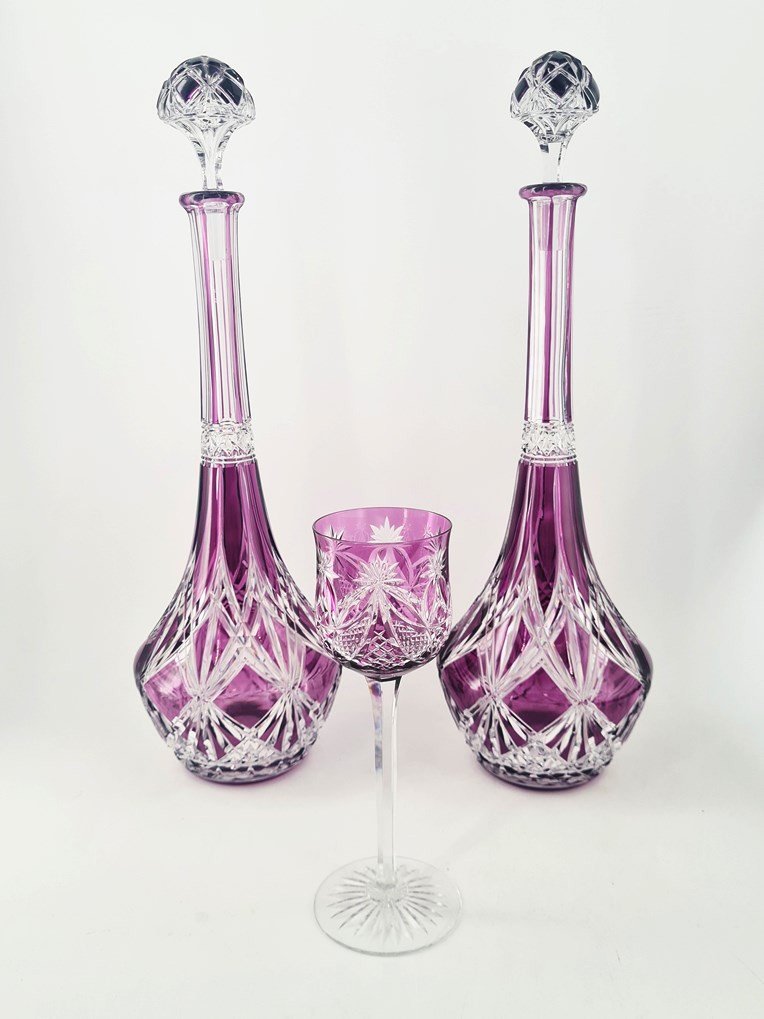 Set Consisting Of 12 Wine Glasses And 2 Amethyst Lined Carafes In Baccarat Crystal, Debu-photo-2