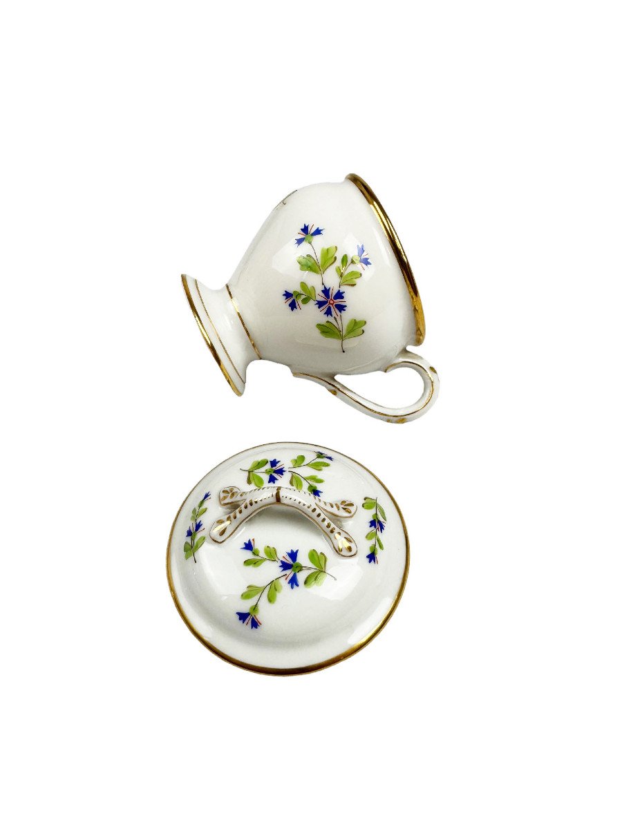 Bel ensemble composé d’un plateau et de 16 pots à crème en porcelaine, décor au barbeau-photo-3