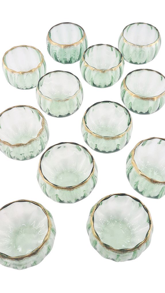 Suite De 12 Coupelles En Cristal De Baccarat, Vertes Peignées D’or, époque Napoléon III.