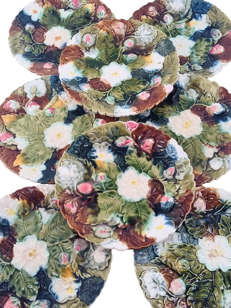 Set Of 12 Dessert Plates In Barbotine, Majolica Decorated With Strawberries And Flowers, Early 