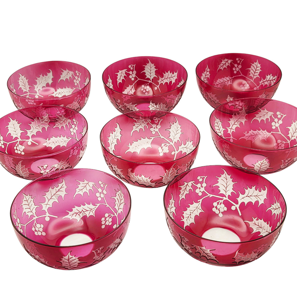 Suite de 8 coupelles en cristal doublées à décor de houx, XIXème