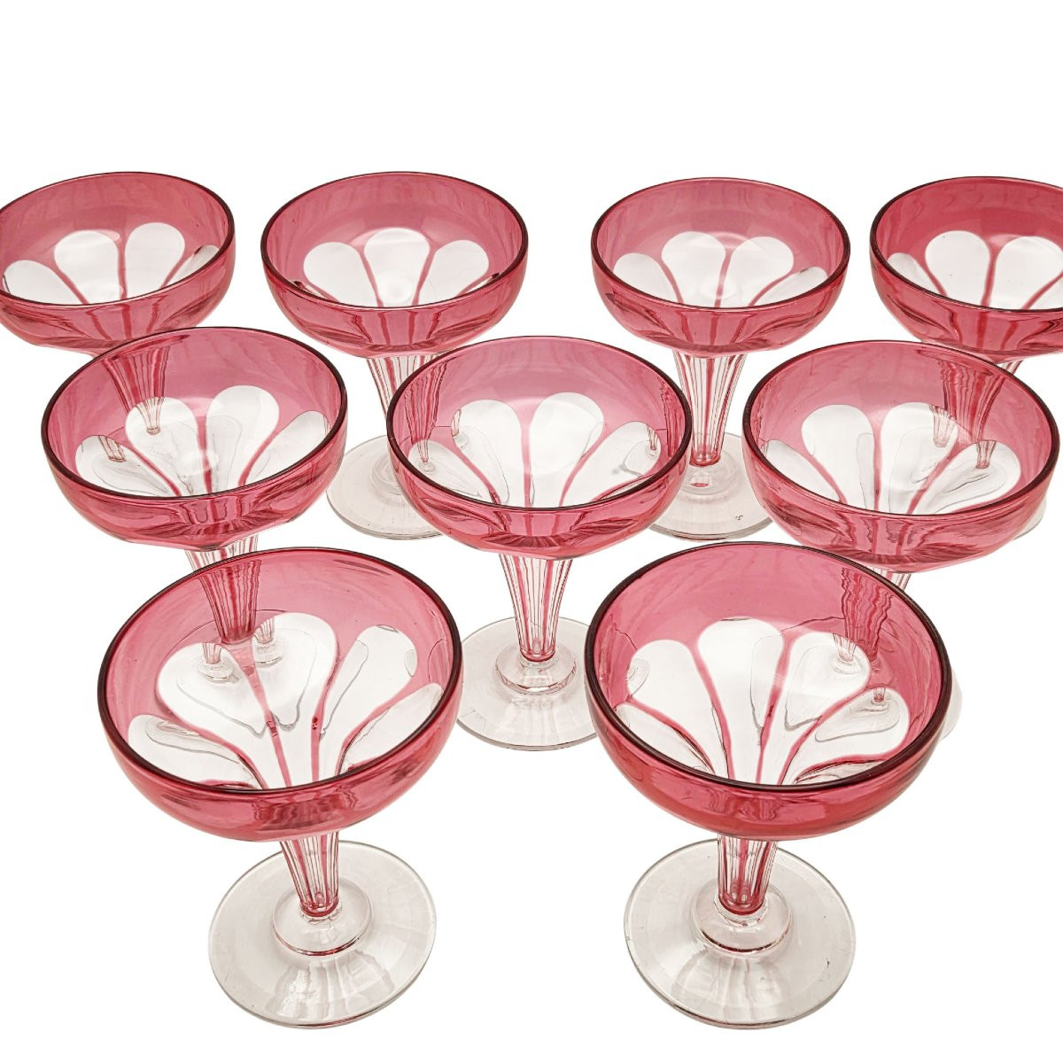  Série de 9 coupes champenoises en cristal de Baccarat, doublées roses.-photo-3