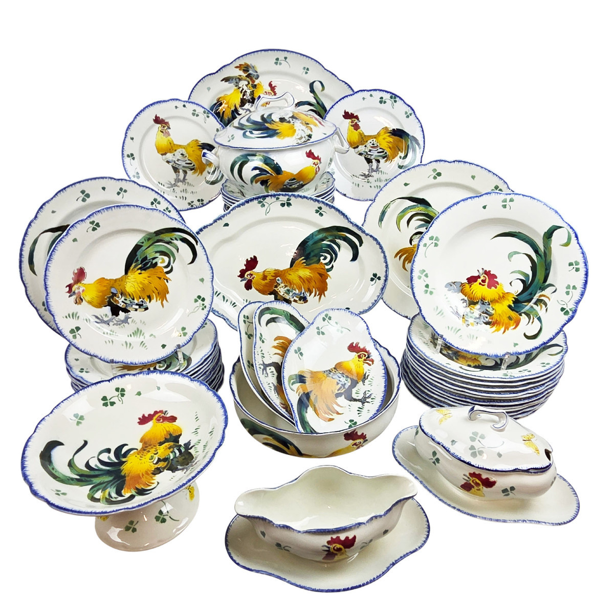  Service de table en faïence de Lunéville, modèle « Les Coqs », 64 pièces.